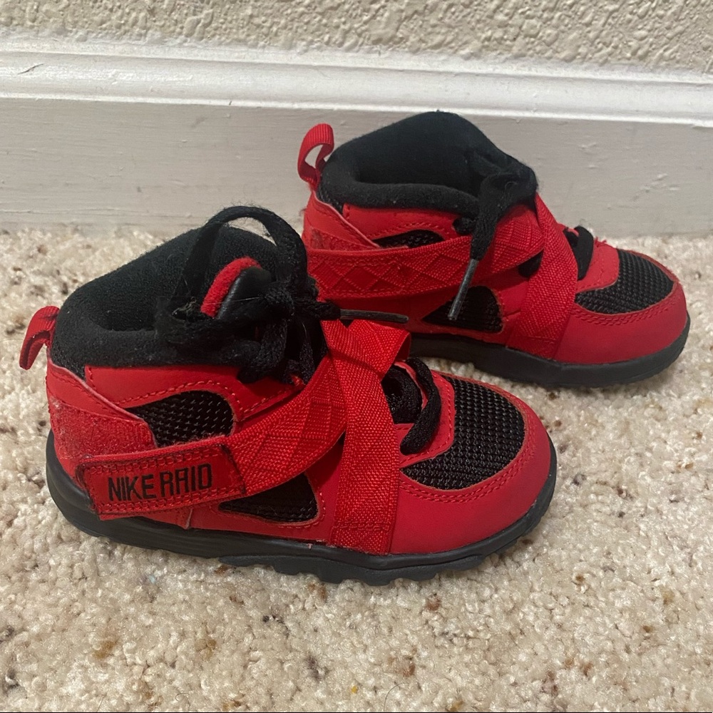💎Baby red/black Nike Raid size 7